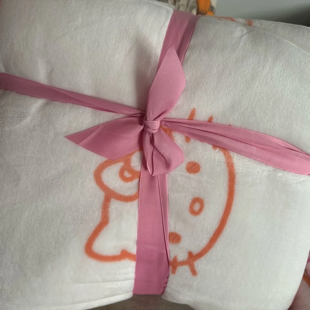 Hello Kitty Blanket - Picture 3 of 3
